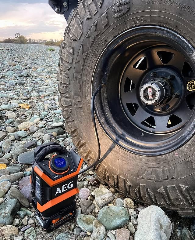 Even up against whitewater_dreamtime's 35s, the 18V/12V Hybrid High Pressure & Volume Inflator will have him ready for the next adventure ⛰