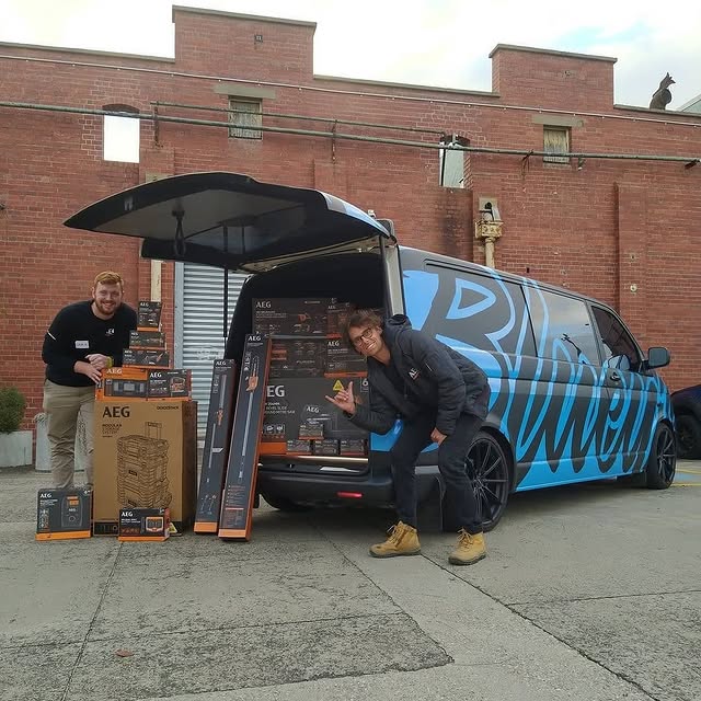 Blue and orange, like they were meant to be together from the very beginning! 🤝
​
​blueysrendering has been decked out by Liam from aeg.onsite.au and is ready to get stuck into his next job.
​
​​aeg.onsite.au is delivering tools safely to where you’re working! Shoot us a DM to get in touch! 📲