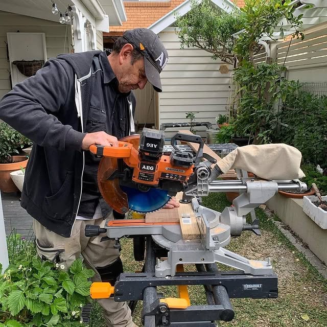 melb.metro's 40+ years of experience means he puts out some sharp work 👌 Combined with the 18V 254mm Brushless Sliding Compound Mitre Saw, these two and an unstoppable force! 💪