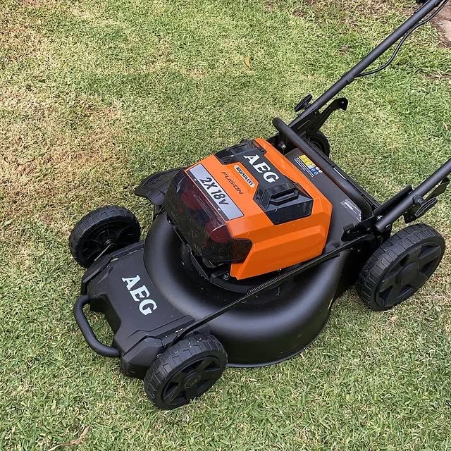 So quiet you can book new clients while mowing the lawns 👌
​
​​​​​AEG’s Onsite Team can delivering tools safely to where you’re working! Shoot us a DM to get in touch! 📲
​
​📷 calebobrien