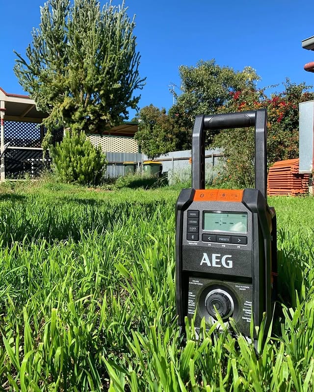 The single most important tool in tradieladyadelaide's kit 👌
​
​What do you have pumping this summer? 🎵