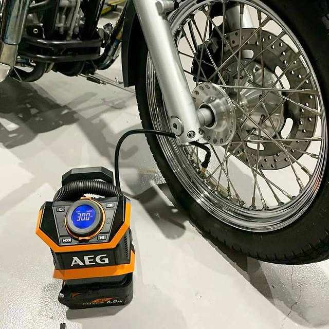 Bikes, utes, trailers, mattresses, pool toys, even inflatable boats  are ready to go in minutes with the 18V/12V Hybrid High Pressure & Volume Inflator/Deflator! The built-in LED light makes it ideal for working in the dark, like roadside break downs/emergencies at night or camping set ups 🏕
​
​📸 mackgates