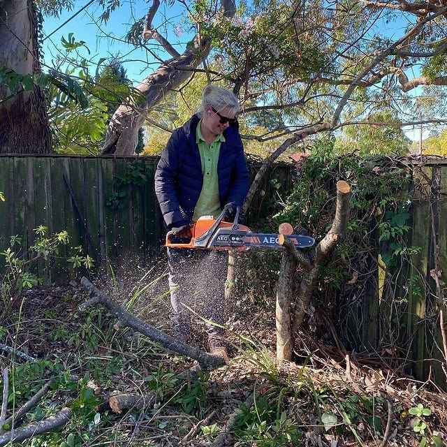 When there's trees to cut down and work to be done, ambient.earth.landscapes makes it happen with her 58V Chainsaw 💪