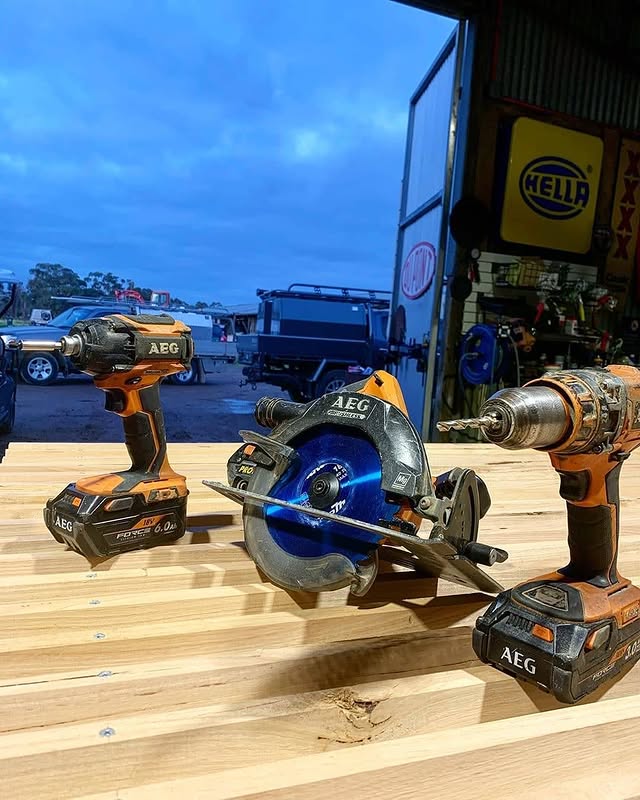 mackgates has his "Cladding A-team" on hand 💪 What are your go-to AEG tools?

​​​​​​​​​AEG’s Onsite Team is still delivering tools safely to where you’re working, shoot us a DM to get in touch! 📲