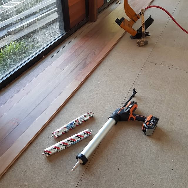xpression_timber_designs getting that sealing done with the AEG Caulking Gun 🤙 Sausage anyone?