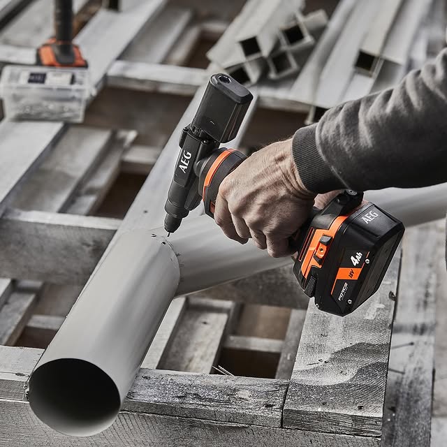 🚨The NEW AEG 18V Compact Rivet Tool is a powerful and compact unit that removes the manual labour from riveting on roofing, metal fabrication and automotive applications. 🚨 

Insert your rivet, set it in your pre-drilled hole and pull the trigger, that's it. 👊