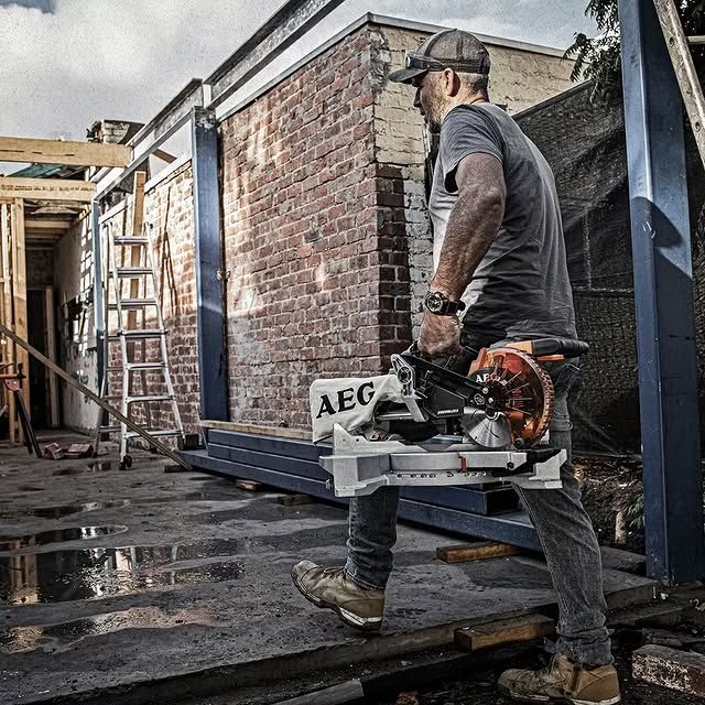 Take AEG's 18V Brushless 184mm Slide Compound Mitre Saw anywhere you need to make accurate and repetitive angled cuts on flooring, framing, or trim work.