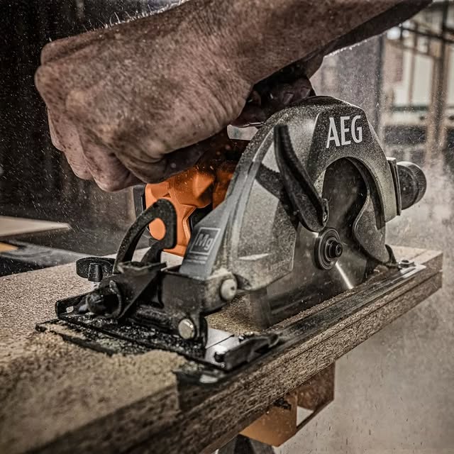 The AEG 18V Circular Saw provides the power you need for demanding timber and board work and other applications that require clean, straight cuts.
