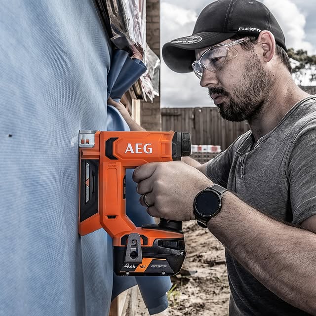 🚨 Secure insulation, wiring, mesh, carpet, and upholstery with the NEW AEG 18V 10mm Crown Stapler that fires 6-14mm size T50 staples into treated pine, LVL, and other materials.

Features
👊 only weighs 1.39kg.
👊 magazine capacity of 88 staples.
👊 Drive up to 6,000 T50 staples on a fully charged 18V 4.0Ah battery.

Available in-store or online through Bunnings Warehouse, Tool Kit Depot or contact the AEG Onsite team for onsite delivery.