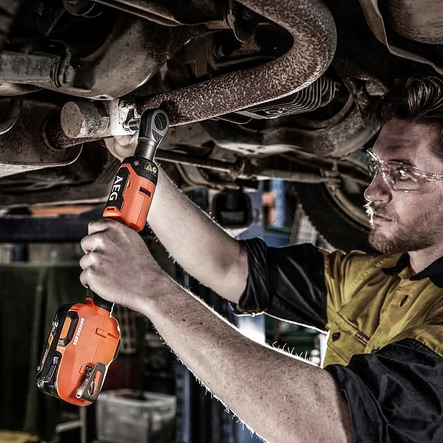 In a tight space? The AEG 18V Brushless 3/8” Right Angle Ratchet Wrench provides plenty of torque for tightening and loosening in hard-to-reach areas. 🔧

Features,
👊 Compact and light design.
👊 Generate 75Nm of torque.
👊 Manual Mode (Max 150Nm of Torque).

Available in-store and online from Bunnings Warehouse. 🤝