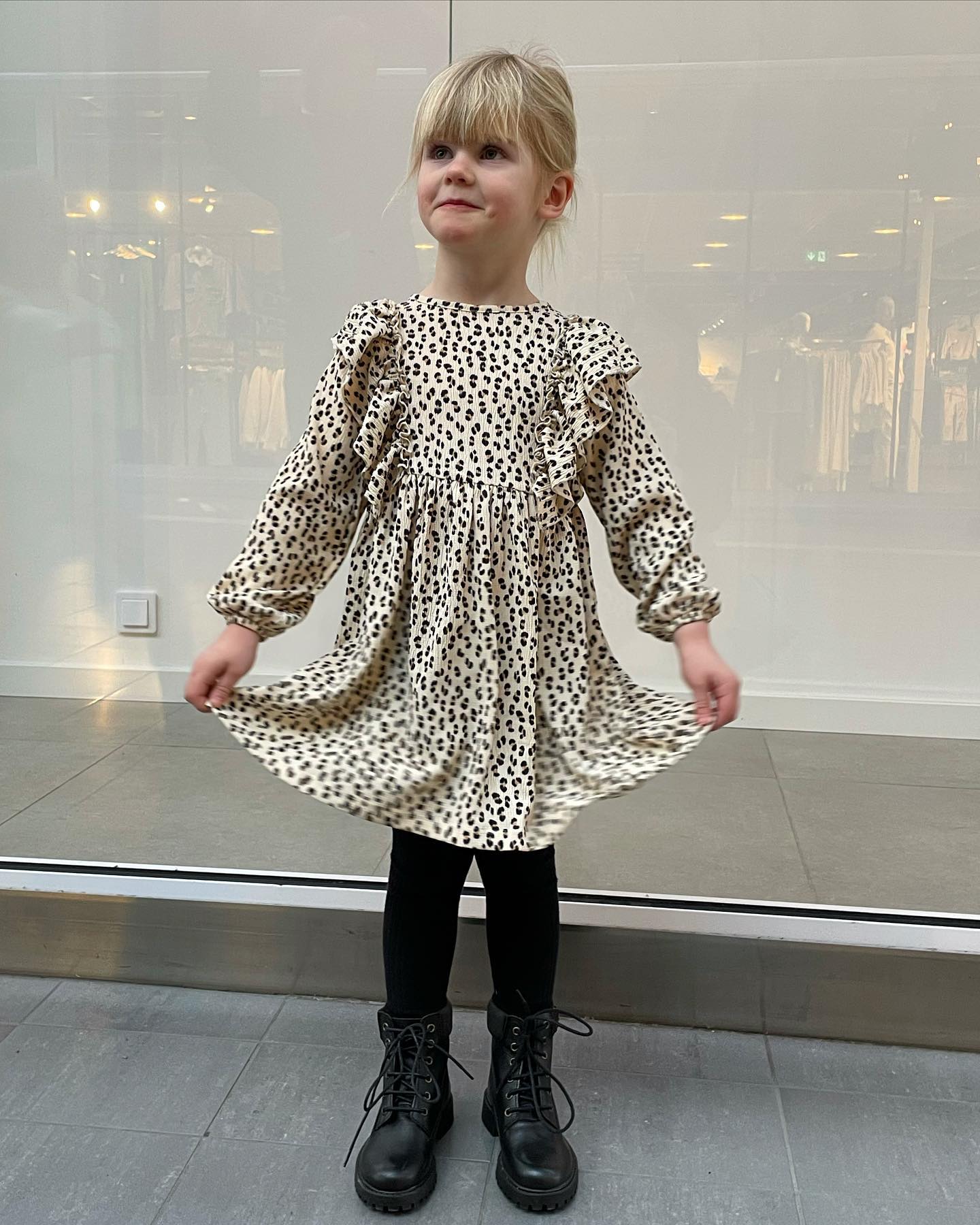 Leopardmönstrad klänning Ljusbeige - null - 6