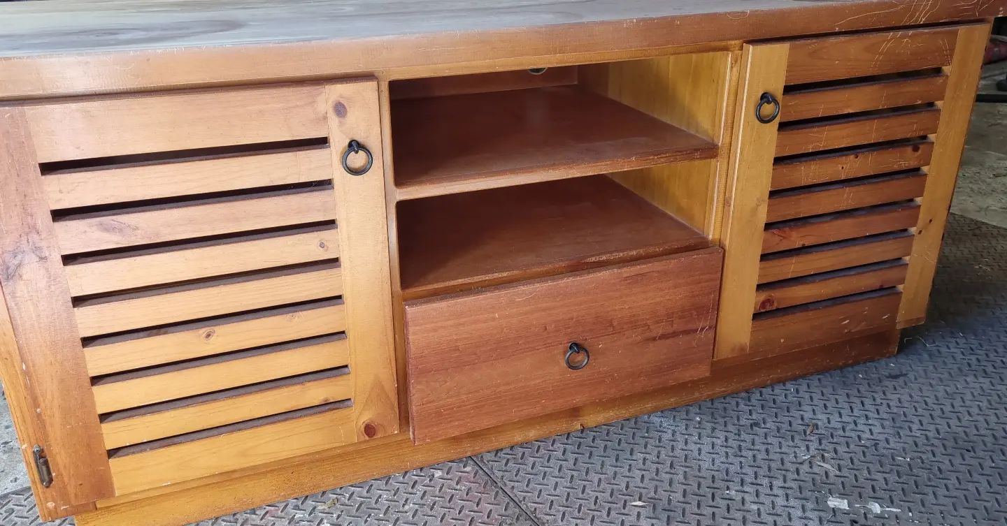 Gave this cat scratched oak Tv unit a new life! 

Gumnut purecopaint silk finish paint and there Stain and Glaze "whisper" on top. 
thepaintedbrush_and_co 
whatsup_cycle 
ryobiau
#upclycling #upcycled #upclycledfurniture #tvunit #paintedfurniture #paint #dyi #bunnings #forsale #buymystuff
#ryobi #ryobimade