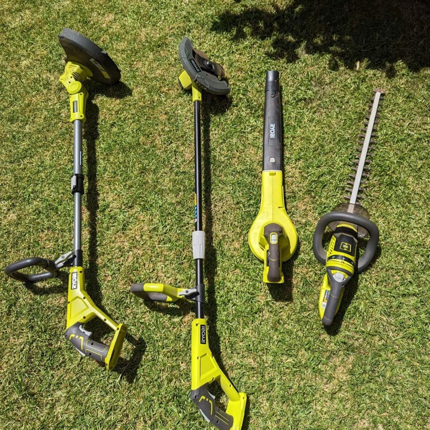@Backyardworkshop is ready to tackle some backyard work with this RYOBI line up! 😎
Are you working with RYOBI this weekend?
Don't forget to tag @ryobiau in your posts & story's for a chance to be featured.

#RYOBIau #batterypowered #RYOBIpowertools #RYOBImade #lawns #grass #hedges