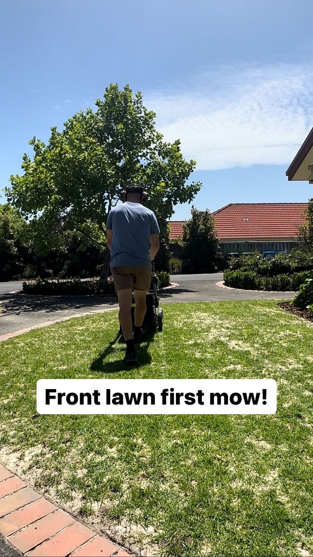 First mow post front lawn reno with the ryobiau 36v mower! 🔥 
Been really enjoying using this mower, was honestly super impressed how much power it had when I was scalping the project area 💪 
Super easy to adjust the height of cut, get the catcher on and off, start and stop, cracker machine overall!! ✅✅

#ryobiau #ryobimade 

••••••••••••••••••••
#lawnsingoodnick #lawncare #lawndad #lawn #lawncarelife #lawngoals #lawnporn #lawnsofinstagram #lawnedges #landscaping #gardening #cylindermower #lawnstripes #lawnfluencer #kikuyu