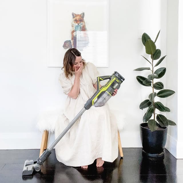 AD - Are you looking for the perfect Mother’s Day gift? Well look no further than the RYOBI ONE+ tool range! These make the perfect Mother’s Day gifts! Whether your mum is into DIY, craft or is simply house proud, ryobinz have you covered from drills and hedge trimmers, to vacuums and lighting needs as well as so much more! 🙌

And the best part? The RYOBI ONE+ range has one interchangeable battery that fits over 100 tools! I am super pleased with my RYOBI ONE+ Brushless 18V Cordless Stick Vacuum! This makes cleaning the house and the car a breeze! Surprise your mum for Mother’s Day with something from the RYOBI ONE+ range! You can thank me later! 😊

#ryobinz
#madebyonepluslaura