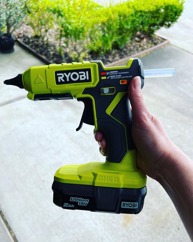 New cordless glue gun: like for crafting, but make it industrial. #ryobipowertools #newtools #fixit #womanwithhobbies #hobbiesareimportant marinfurniturerestoration