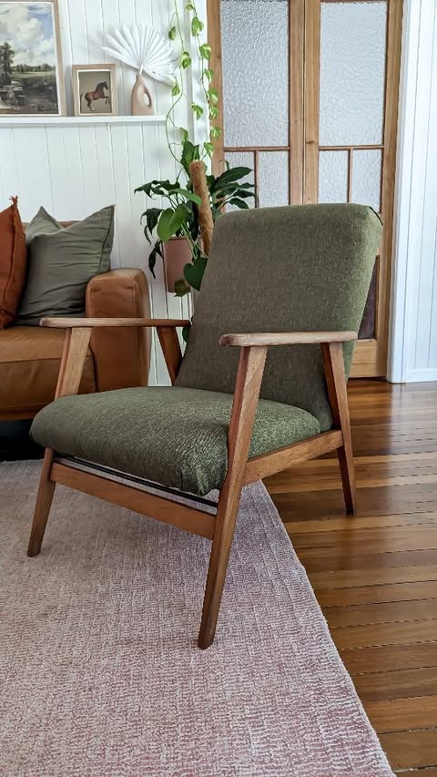 Who says old furniture is outdated? For me, you can't beat a beautiful upcycled piece. With the right fabric and wood finish, you can turn a tired, drab piece into an eyecatching centrepiece. This retro armchair was the perfect addition to my living room and compliments my vintage style. I couldn't have done it without my ryobiau 18V ONE+ tools, watch the process in this reel!