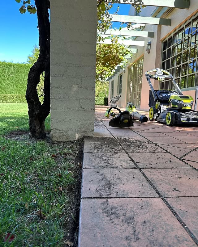 @k_m_i_t_c_h is ready for a productive weekend in the garden with this RYOBI collection 🙌

Add the tool you're missing to your wish list today.

#RYOBIau #BatteryPowered #RYOBImade #powertools #garden #landscaping #lawninspiration #gardeninspiration