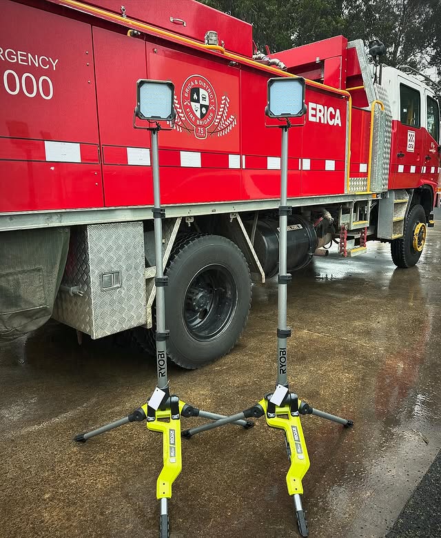 On Sunday, our brigade received a generous donation of some portable, battery-operated spotlights and accessories from ryobiau 
These lights will significantly enhance visibility for our firefighters during evening incidents. We extend our gratitude to ryobiau for their kindness and to FF Simon Seear for his efforts in facilitating this generous gift.

cfachiefofficer cfavic cfasoutheastdco vicemergency