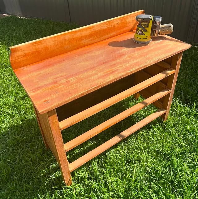 oakpatchbybrooke gives this set of draws a second life with the RYOBI 18V ONE+ Random Orbital Sander👌

Are you working on an upcycle project? Don't forget to tag ryobiau and #RYOBImade for your chance to be featured

#RYOBIau #BatteryPowered #RYOBIPowerTools #DIY #HomeUpgrades