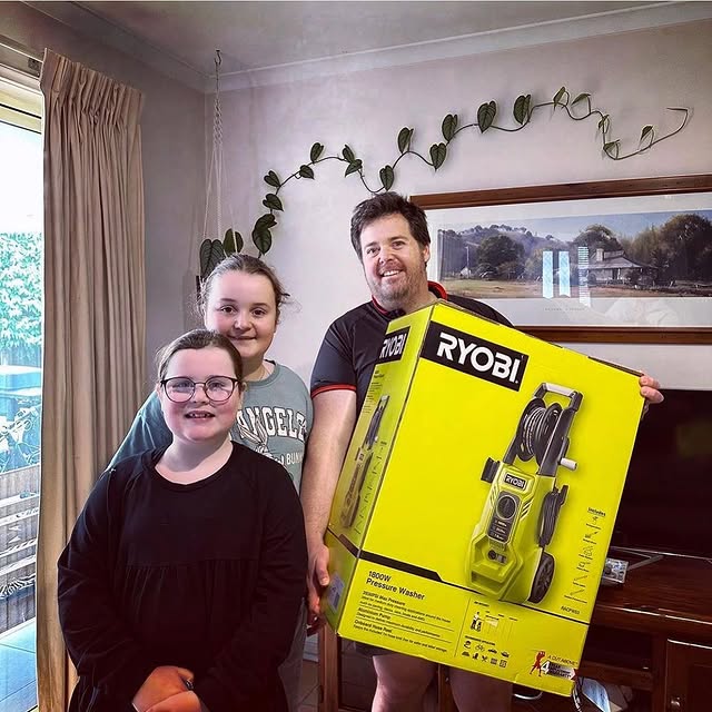 Happy Father's Day to all of our RYOBI Dads! We hope you have a great day testing out all your new RYOBI products 😉

Don't forget to tag ryobiau and #RYOBIMade in your Father's Day projects.

📸: electromif

#RYOBIau #batterypowered #RYOBIpowertools #fathersday #perfectgift #DIYproject #familyDIY
