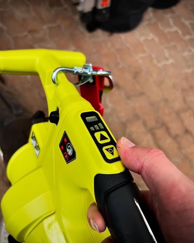 Is your outdoor space in need of a clean?

@m.pyre_kreative uses the RYOBI 18V ONE+ Brushless Garden Vacuum & Sweeper to help them make their outdoor cleaning a breeze.

Add this to your RYOBI wish list today!

#RYOBI #BatteryPowered #RYOBIPowerTools #Garden