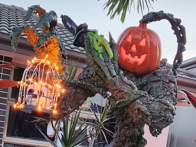 It's a RYOBI Halloween 👻

Kyle N nailed the spooky factor with these creative decorations using his RYOBI tools. 

Don't forget to show us your Halloween creations, tag ryobiau and #RYOBImade

#RYOBIau #BatteryPowered #RYOBIpowertools #RYOBIfan #HalloweenDecorations #Halloween