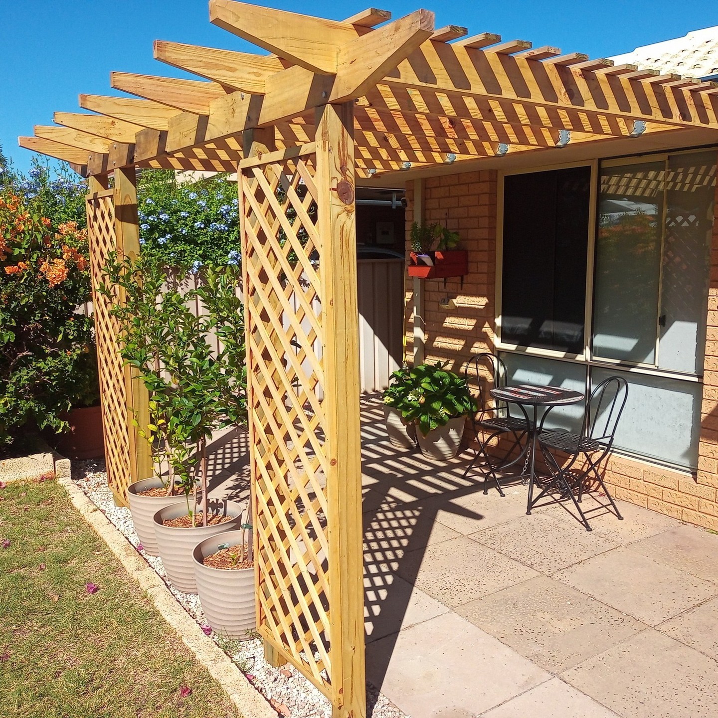 From shade solutions to garden upgrades, Doug W (Facebook) has been putting his RYOBI collection to work in the garden and the results speak for themselves 🌱🔧

Feeling inspired? Join the My RYOBI Facebook Community Group to share your own projects, get advice, and connect with fellow DIYers. Head to the link in our bio. 

#RYOBIau #BatteryPowered #PlanterBox #OutdoorDIY #GardenUpgrade