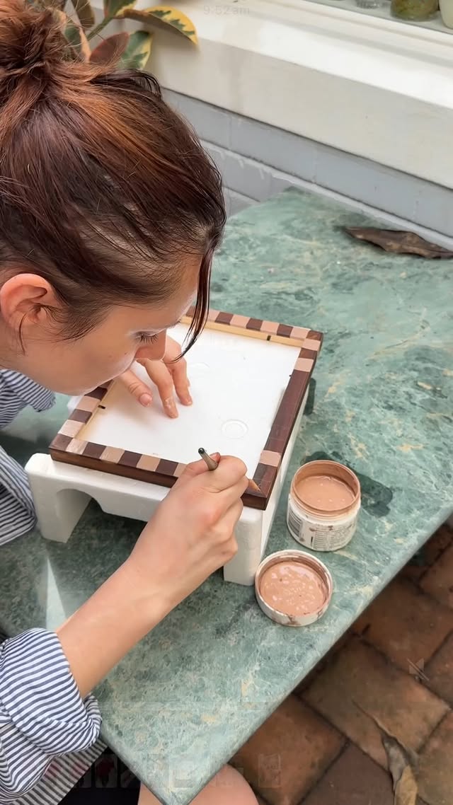 ✨ UPCYCLING THRIFTED FRAMES ✨ with ryobiau !! I’ve been on a journey to become less intimidated by power tools …and a simultaneous journey of clearing out my hoards of thrifted frames. 

So, I figured - two birds, one stone. 

I’m very proud of myself and also slightly addicted to the RYOBI 18V ONE+ Jigsaw now - nothing in my home is safe from me imaging funky curved edges. 

Which one’s your fav? 

Products used: 18V ONE+ Jigsaw, Router & USB Rotary Tool

#upcycle #thriftflip #circulareconomy #repairdontreplace #easydiy #beginnerdiy #upcycling #diy #homeprojects #weekendproject #handmadegifts #giftideas