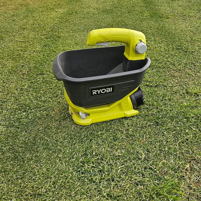 New present , to myself from myself😂 
#lawnsofinstagram #ryobi #ryobipowertools #lawncare #lawnaddict #lawndad