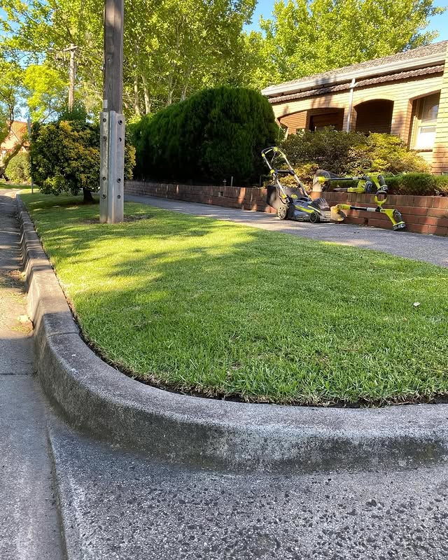 There’s something about a fresh mow and a perfect edge that just hits different!

@maxs.lawnmowing keeps it looking sharp with his RYOBI collection, all powered by the same 18V ONE+ battery.

Find the perfect addition to your collection today through the link in our bio.

#RYOBIau #BatteryPowered #LawnGoals #Mowing #AutumnGarden